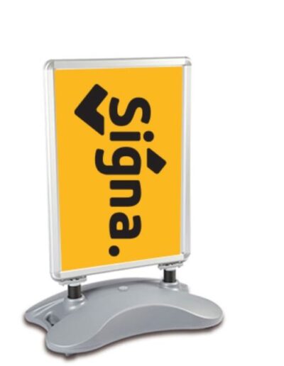 Skiltastandar hjá Signu