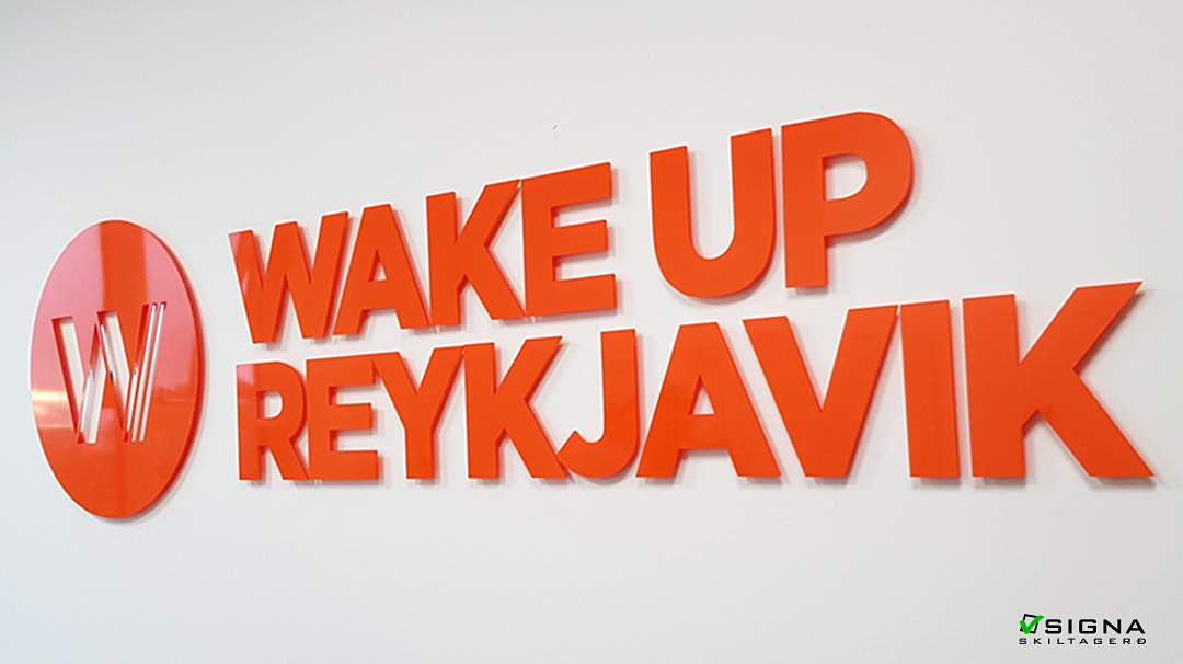Útfræst skilti fyrir Wake Up Reykjavík