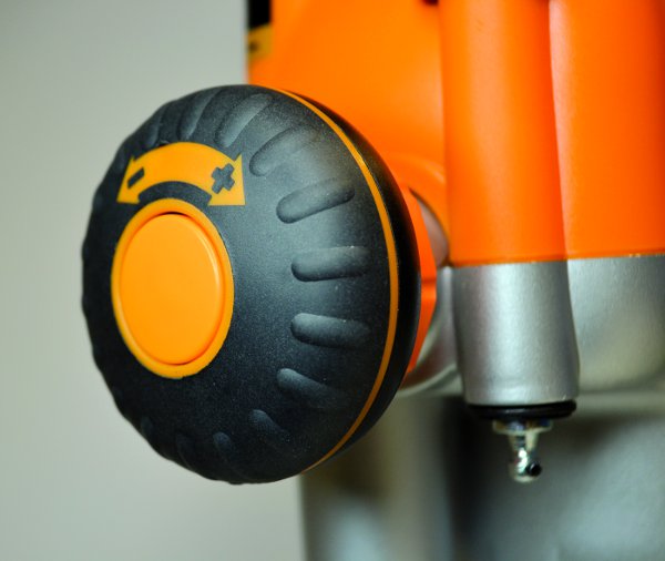 Handfræsari CMT8 1010W 8-20k sn mín - Image 4